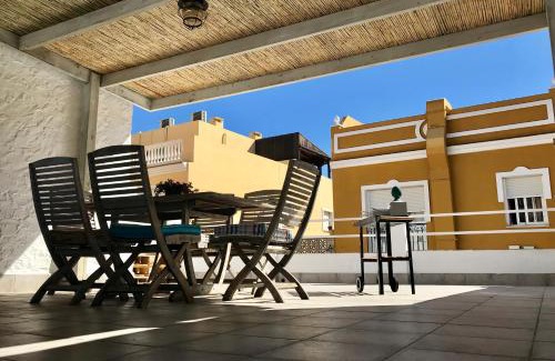 Las Acacias Casa | Malaga Beach House, 2 city bikes, 2 children's bikes, WiFi, BIG terrace, BBQ, Family, Childfriendly