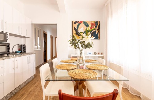 La Trinidad Apartamento | Malaga Holidays City Center 3 bedrooms & Terrace