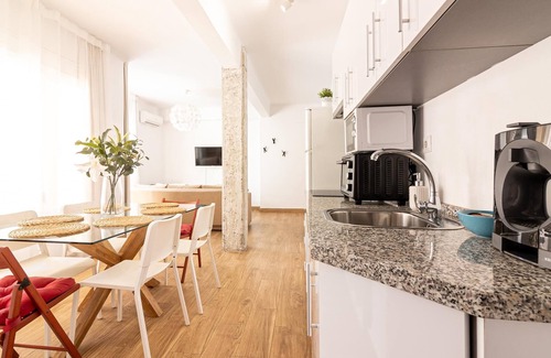 La Trinidad Apartamento | Malaga Holidays City Center 3 bedrooms & Terrace