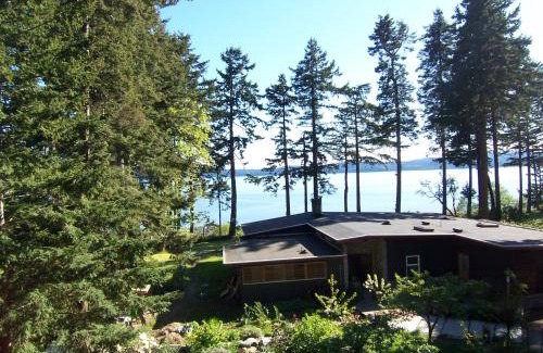 Powell River Casa | Malaspina Strait Cottage