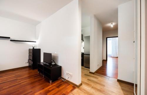 Targowek Apartamento | Malborska Lovely Apartment by BookingHost