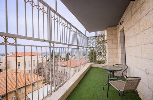 Jerusalem Apartamento | Malchus 3 BR Apartment Very special