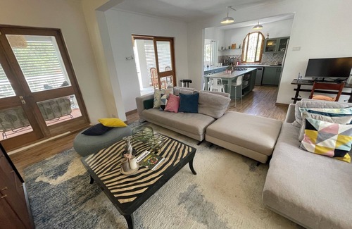 Blue Bay Apartamento | Malcolm, 4 bedroom apartment within walking distance of Blue Bay lagoon!