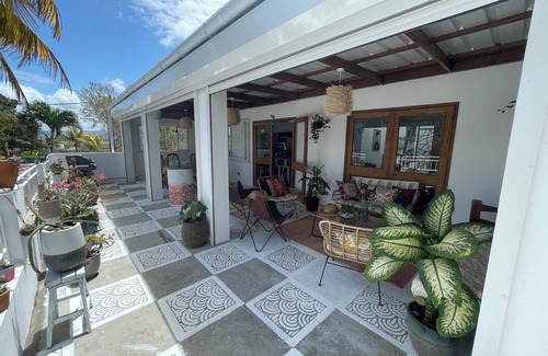 Blue Bay Apartamento | Malcolm, 4 bedroom apartment within walking distance of Blue Bay lagoon!