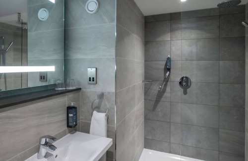 Grand Canal Dock Hotel | Maldron Hotel Pearse Street Dublin City