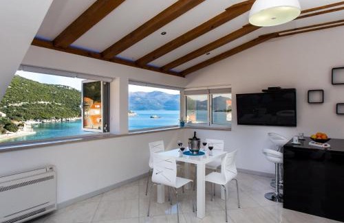 Sudurad Apartamento | Mali Skoj Apartment - Two-Bedroom Apartment with Sea View