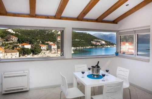 Sudurad Apartamento | Mali Skoj Apartment - Two-Bedroom Apartment with Sea View
