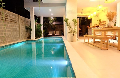 Cam An Villa | Mali Villa-Crystal pool-1min a pie de la playa de An Bang