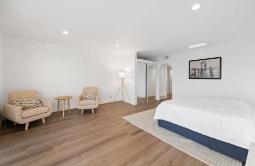 Eastern Malibu Casa | Malibu Beachfront Home with Rock Spa Ocean Views & Deck
