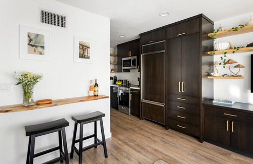 Eastern Malibu Apartamento | Malibu Breeze- Ocean Front Condo w/ Beach Access