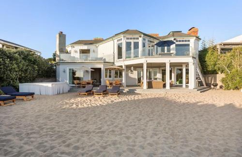 Western Malibu Complejo | Malibu Dunes by Fieldtrip Expansive Hamptons-Style Estate w Private Beach Backyard