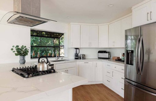 Agoura Hills Casa | Malibu Home with Pool, Mtns & Lake