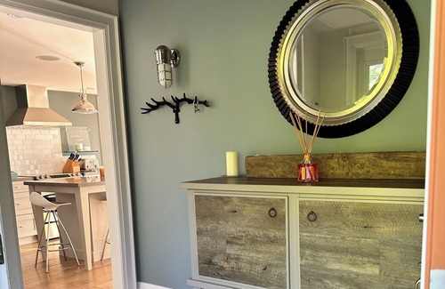 Big Bay Point Cabaña | Malibu Inspired 2-Bedroom Lakefront cottage in Big Bay Point. 45 min from GTA!