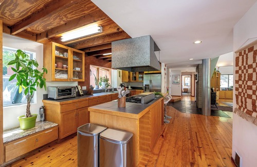 Calabasas Casa | Malibu Modern Haven: Mountain Views