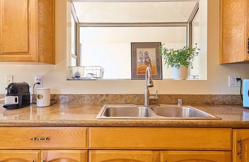 Malibu Apartamento | Malibu Nature Retreat - Stylish 2BR Minutes from the Beach