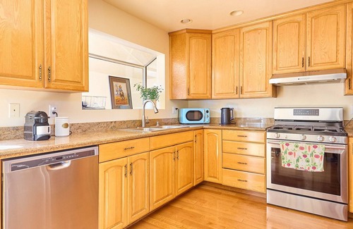 Malibu Apartamento | Malibu Nature Retreat - Stylish 2BR Minutes from the Beach
