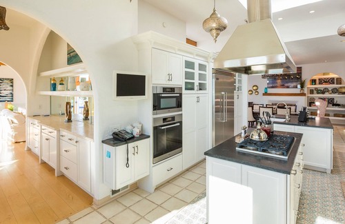 Western Malibu Casa | Malibu ocean view private gated house steps down to the quiet Broad Beach