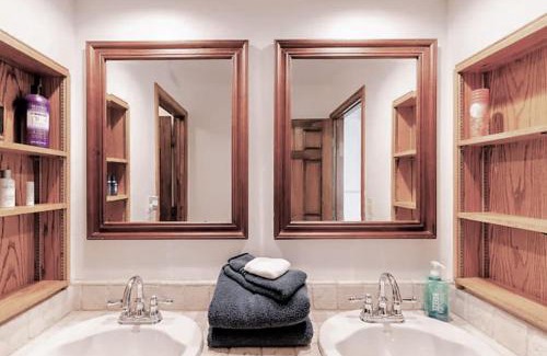 Central Malibu Casa | Malibu Ocean Villa with King Bed, Hot Tub, Beach, BBQ
