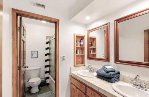 Central Malibu Casa | Malibu Ocean Villa with King Bed, Hot Tub, Beach, BBQ