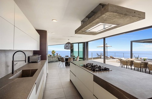 Eastern Malibu Casa | Malibu Oceana Bleu- Incredible Views -Sleeps 10!