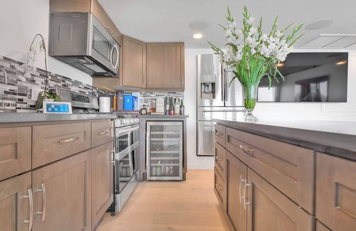 Eastern Malibu Villa | Malibu Beach!1week 12k! 5nights 10k! 100 5 STAR REVIEWS on other Sites.
