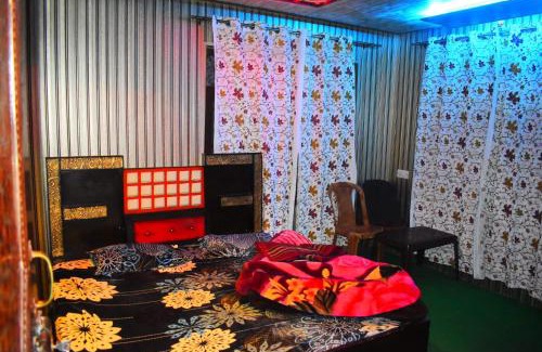 Kokernag Casa | Malik Guest House and restaurant