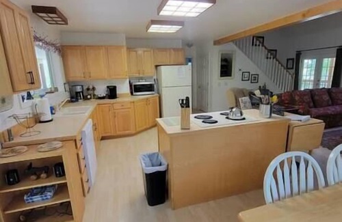 Almond Cabina | Mallard Cove - lakeside pets WiFi, Mallard Cove - lakeside pet friendly