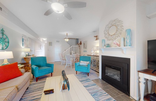 Selbyville Casa | Mallard Lakes Home Overlooking the Water w/Private W/D, Shared Pool, WiFi