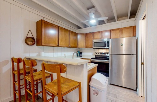 Selbyville Casa | Mallard Lakes townhouse in peaceful community with pool, hot tub, fishing pier