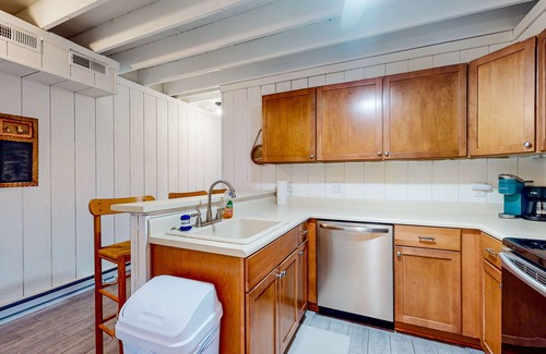 Selbyville Casa | Mallard Lakes townhouse in peaceful community with pool, hot tub, fishing pier