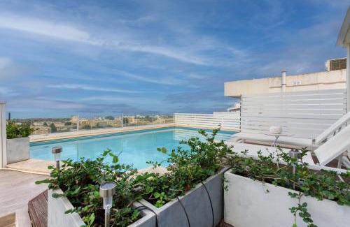 Tal-Ibrag Apartamento | Malta Pool Penthouse