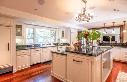Diamond Head - Kapahulu - St. Louis Casa | Maluhia Estate - Surrounded by lush tropical gardens Minutes to Beaches& Waikiki