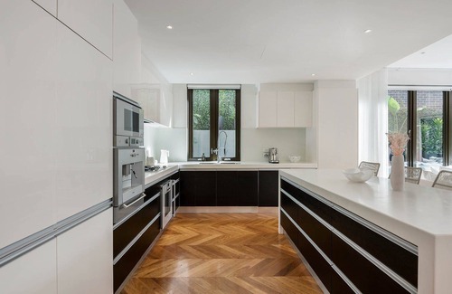 Malvern Casa | Malvern Heights (with car parking)