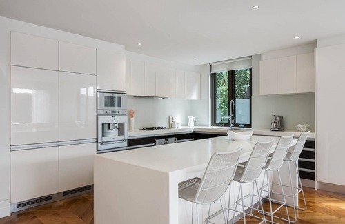 Malvern Casa | Malvern Heights (with car parking)