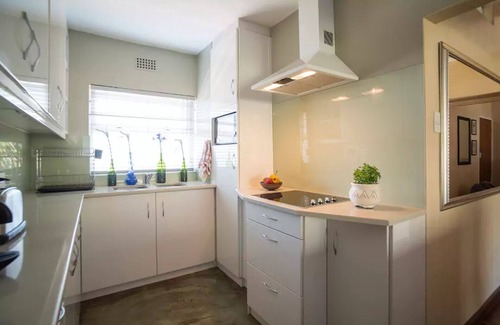 Cape Town City Centre Apartamento | ¡Mama Africa te da la bienvenida a Ciudad del Cabo! Amplio apartamento seguro de 2 dormitorios