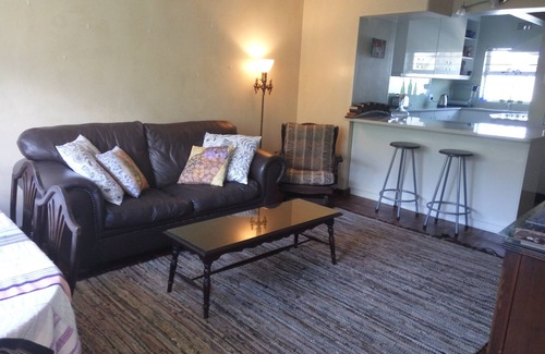 Cape Town City Centre Apartamento | ¡Mama Africa te da la bienvenida a Ciudad del Cabo! Amplio apartamento seguro de 2 dormitorios