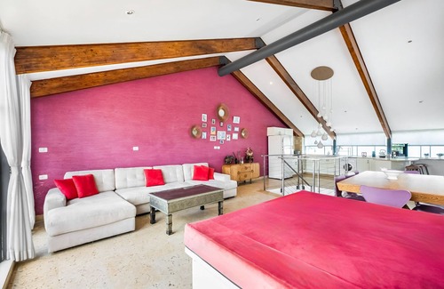 Neve Tzedek Apartamento | MAMAD, Penthouse & Jacuzzi in Neve Tzedek by FeelHome