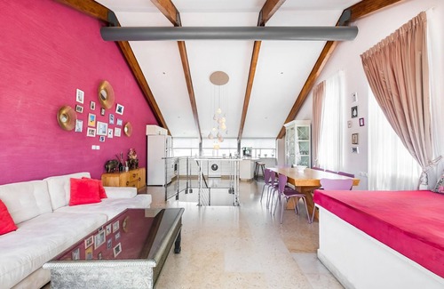 Neve Tzedek Apartamento | MAMAD, Penthouse & Jacuzzi in Neve Tzedek by FeelHome