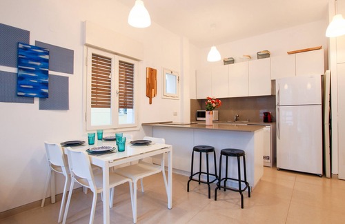 Tel Aviv City Center Apartamento | MAMAD Trendy Apt & Balcony on Sheinkin Street by FeelHome