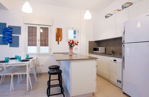 Tel Aviv City Center Apartamento | MAMAD Trendy Apt & Balcony on Sheinkin Street by FeelHome