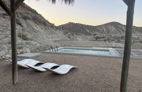 Tabernas Chalet De Esquí | MAMANGUEÑA CORTIJO PISCINA Y CUEVA. DESIERTO TABERNAS. RELAX. AVENTURA.CINE