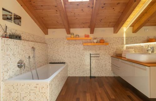 Mandello del Lario Apartamento | Mamma Ciccia - Casa Laura elegant & spacious apt