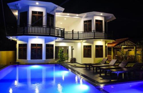 Ettukala Hotel | Mamma Raji Hotel - Freedom Paradise