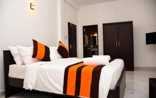 Ettukala Hotel | Mamma Raji Hotel - Freedom Paradise