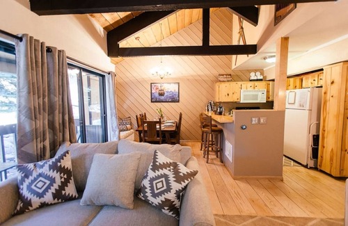 Mammoth Lakes Casa | Mammoth Cozy-Local Family Owned, 2 Bedroom/2 Bath with Garage, Close to Lifts