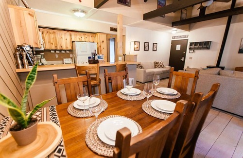 Mammoth Lakes Casa | Mammoth Cozy-Local Family Owned, 2 Bedroom/2 Bath with Garage, Close to Lifts