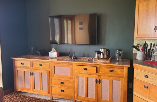 Crowley Lake Casa | Mammoth Lakes alternative premier housing. Custom Craftsman Home 14miles East