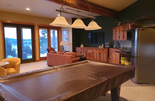 Crowley Lake Casa | Mammoth Lakes alternative premier housing. Custom Craftsman Home 14miles East