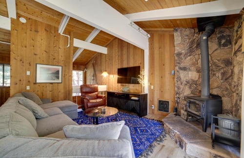 Mammoth Lakes Apartamento | Mammoth Lakes Vacation Rental 1 Mi to Ski Area!