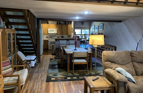Mammoth Lakes Condominio | Mammoth - Snowcreek 69 - Fachadas en el prado y Mammoth Creek